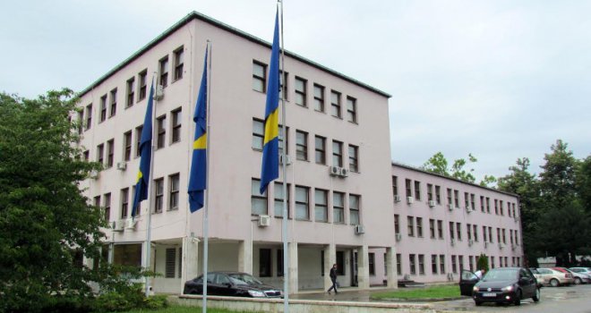 Obustavljena zapošljavanja državnih službenika