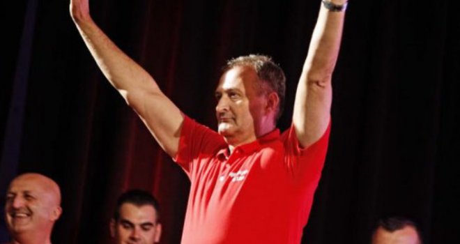 Da nisam ovakav, zbog medijskih tajkuna, kriminalaca i baraba, i ja i moja porodica davno bismo nastradali!