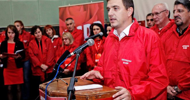 Padaju ostavke: Hadžić, Nikšić i Lipovača, ide vanredni kongres!!!