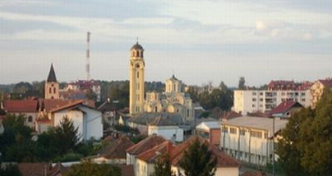 SNSD u Bosanskom Šamcu odgodio revijalni dio predizbornog skupa, na džanazu Tihiću dolazi i Dodik