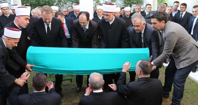 Sulejman Tihić ukopan u Šamcu