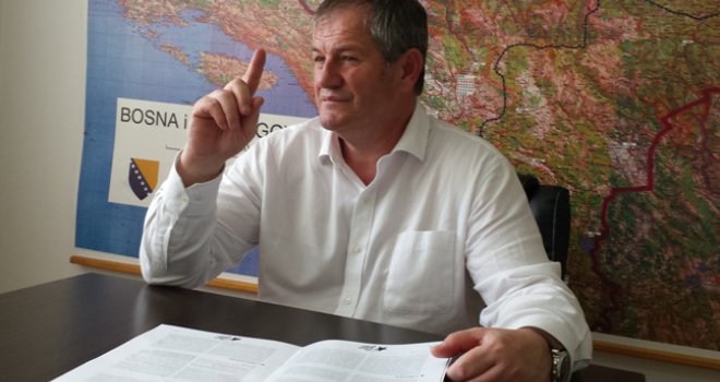 Kao gospoda smo podijeljeni, siromašni i poniženi - spas je u pameti, moralu i komunizmu 21. vijeka!