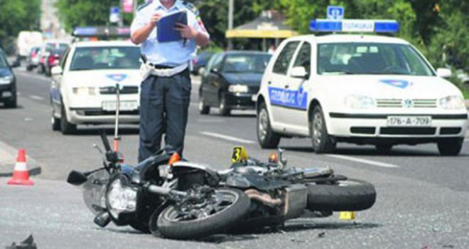 Saobraćajna nesreća kod Žepča: Sudarili se motocikl i kombi, jedna osoba povrijeđena