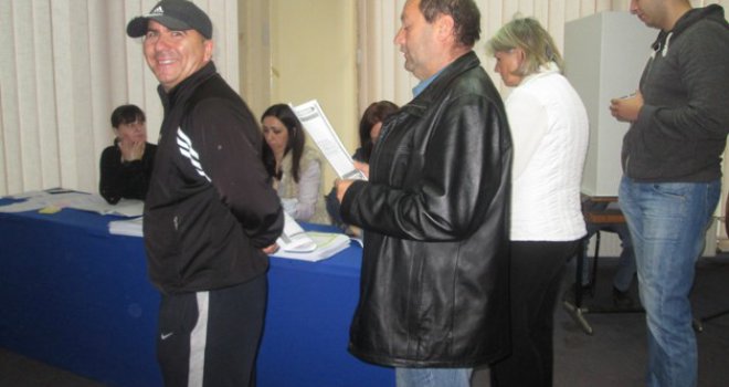 CIK ne dozvoljava građanima sa isteklom ličnom kartom da glasaju, iako imaju potvrde da su im u izradi nove...