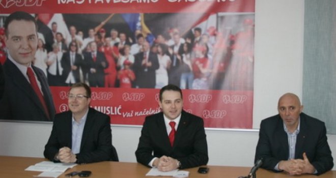  ALAGIĆ: Lipovača mi je zaprijetio pištoljem i policijom! LIPOVAČA: Samo sam ga pitao zašto lažno optužuje!