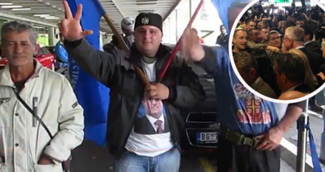 Stotine ljudi uz četničke pjesme dočekale Šešelja, htjeli ga nositi na rukama