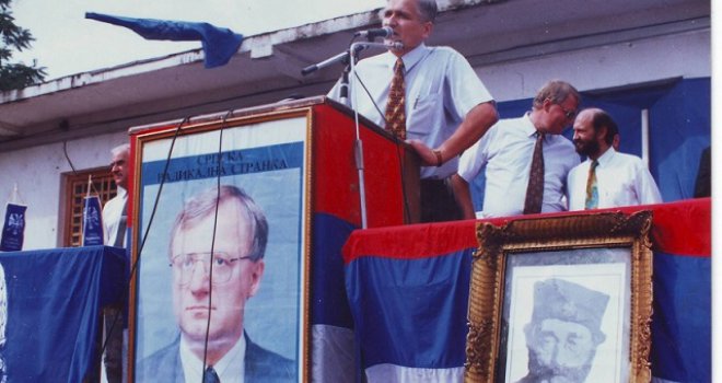 Miting radikala: Nikola Špirić držao govor uz Vojislava Šešelja i sliku Draže Mihailovića