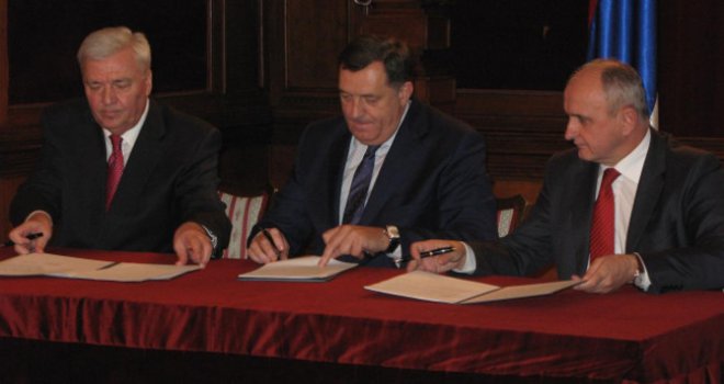 SNSD, DNS i SP potpisali sporazum o koaliciji: 'Imamo potrebnu skupštinsku većinu i bez SNS-a Adama Šukala'