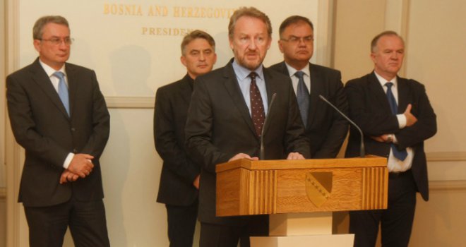 Da li će sjednica Doma naroda biti prekinuta kada Klub Srba bude išao na džumu?!?