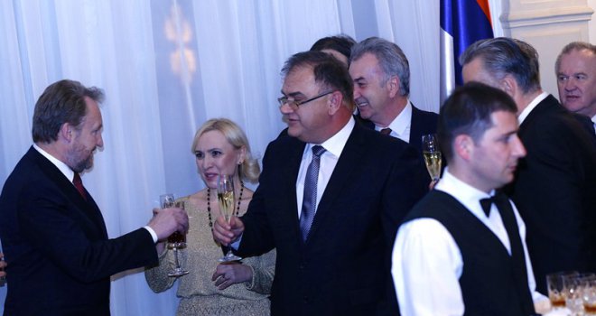 Ivanić pozvao na ljubav: 'Pokušajmo malo više voljeti i razumjeti jedni druge!'