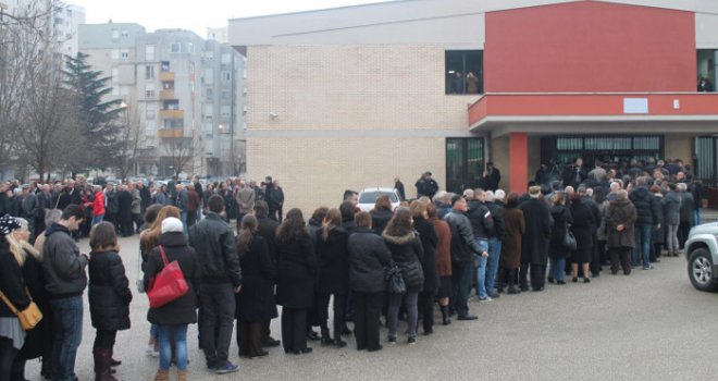 Izbori za predsjednika RH: Još uvijek se glasa u Tuzli i Mostaru