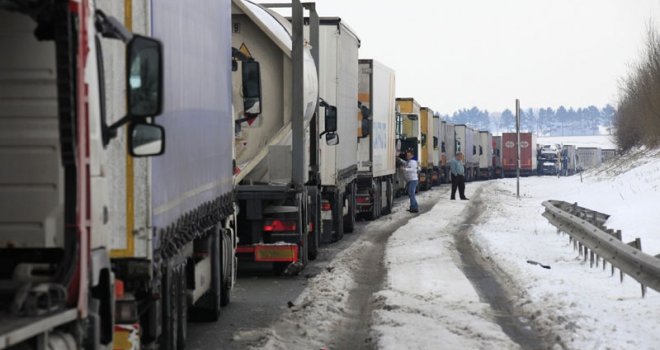 Prijevoznici iz RS-a odblokirali saobraćaj za teretna vozila na grančnom prijelazu Gradiška