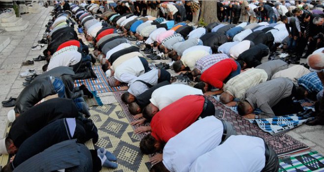 Uvodi li se šerijat u BiH: Sobe za molitvu, jednosatna pauza za džumu, obezbjeđen odlazak na hadž, izbor oblačenja...