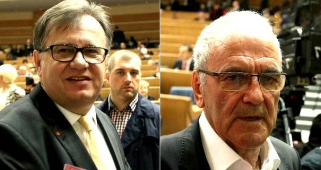 Selim Bešlagić: Nermine,  šta nam se ovo dešava u našoj partiji, ko koga ovdje vara?!?