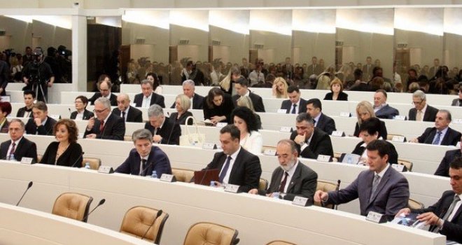 SDS i HDZ-ovi utišali javne emitere: Slijedi li propast javnog RTV sistema?