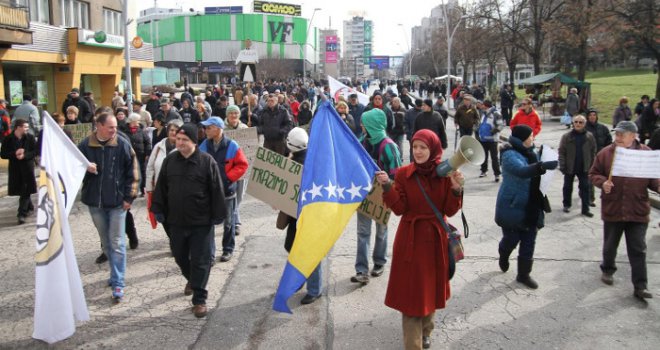 Završen mirni protest građana Zenice: 'Kartonski' čovjek nadgledat će vlast