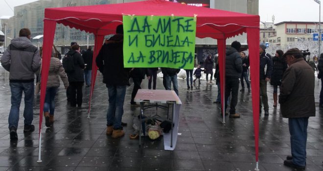 I Banjalučani obilježili godišnjicu februarskih protesta: 'Da li će i bijeda da vrijeđa?!'