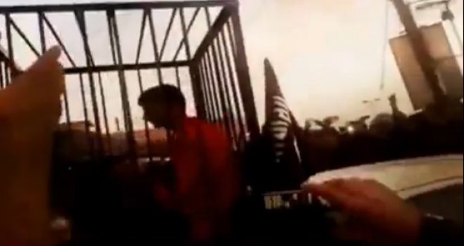 Džihadisti zarobljene Kurde u kavezima provozali gradom, čeka ih sudbina jordanskog pilota