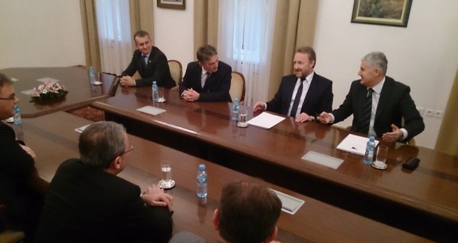 Kome koja fotelja: Danas dogovor o novom sazivu Vijeća ministara?