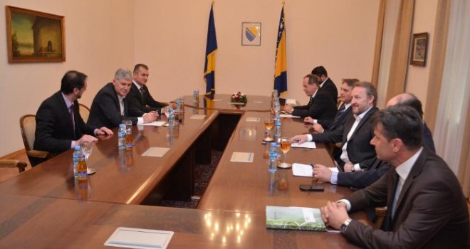 Hoće li SDA, HDZ i DF napokon dogovoriti raspodjelu resora u Vladi FBiH?!