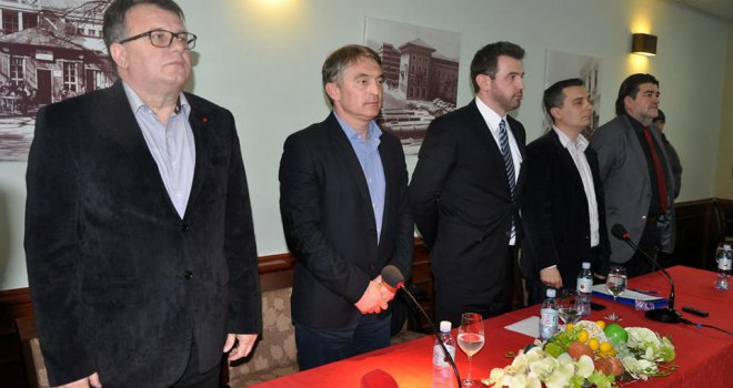 Komšić: Ako je Izetbegović spreman svojih 300.000 birača poistovjetiti sa 118.000 birača HDZ-a, to je njegovo pravo