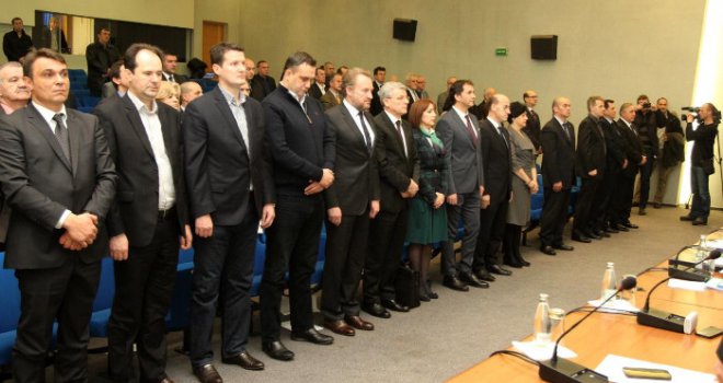 SDA najoštrije: Ako neko pokuša završiti Karadžićev i Mladićev projekat, završit će kao oni!