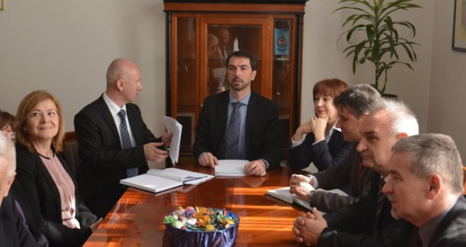 Nova vlast: Slijedi oko 1000 smjena i imenovanja - ko li će koga 'pomesti'?