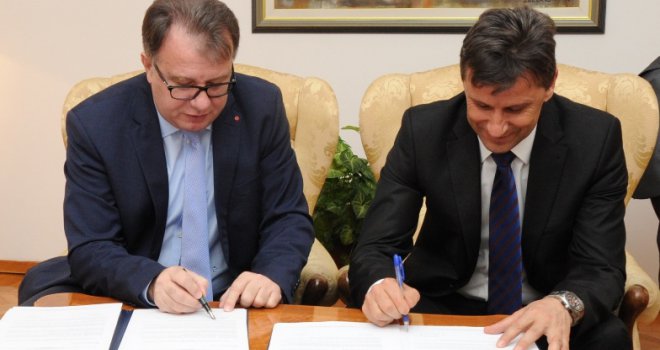 Nermin Nikšić predao dužnost premijera Fadilu Novaliću