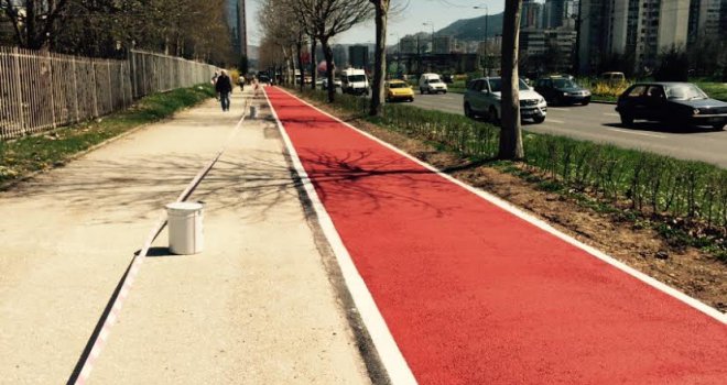 Trebaju li biciklističke staze u Sarajevu ako se biciklisti vozaju mimo njih?