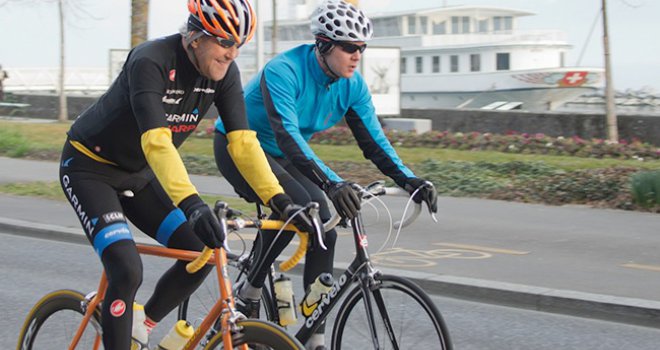 John Kerry pao s bicikla i povrijedio nogu, hitno prebačen u Švicarsku