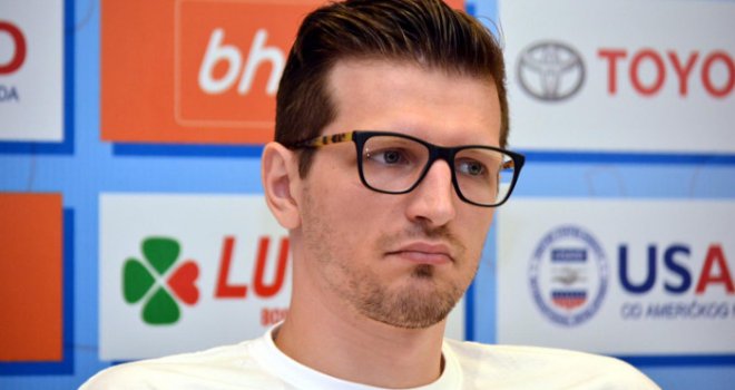 Da li zaista mislite da iz hira ne igram za reprezentaciju? Evo zašto sjedim ispred TV-a i gledam naše momke...