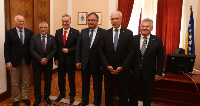 Lagumdžija: Bez obrazovanja i ekonomije mi ne zaslužujemo bolju budućnost