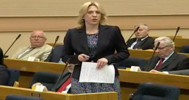 Nove povlastice: Kako je Vlada RS prepolovila kazne za službenike koji izvrše teške ili lakše povrede radnih dužnosti?   