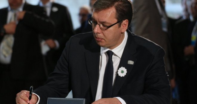 Šta je Vučić napisao u Knjigu žalosti u Potočarima?