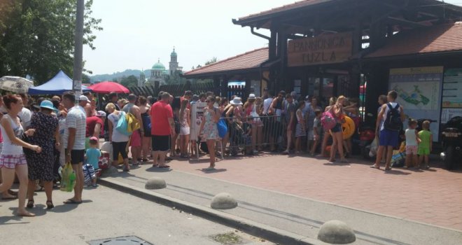 U Tuzli cvjeta turizam: Panonska jezera dnevno posjeti 15,5 hiljada gostiju, a  20 posto je stranih državljana!