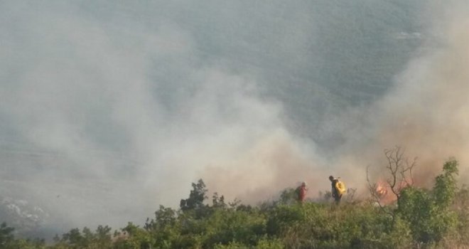 Požar u Neumu i na Čvrsnici i dalje aktivan