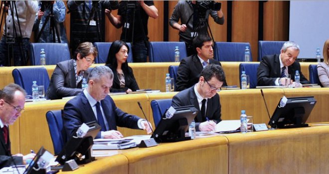 Ukidaju se naknade za troškove prevoza za državne službenike, uveden novi model obračuna