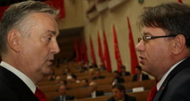 Kako je mudrac Lagumdžija mimikom podržao Nermina Nikšića kao svog favorita za predsjednika SDP-a