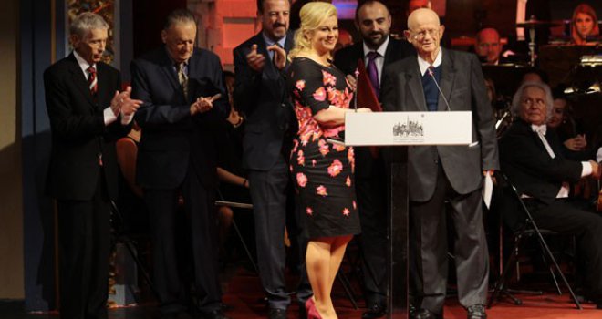 Predsjednici Hrvatske na spektakularnoj svečanosti uručena nagrada 'Isa Beg Ishaković'