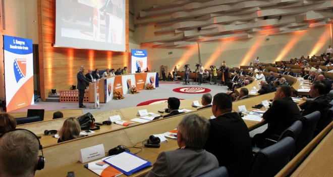 Kao jedini kandidat: Željko Komšić izabran za predsjednika Demokratske fronte