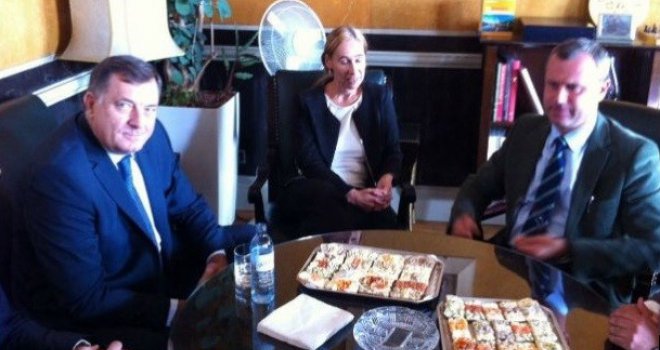 Hofer podržao aktivnosti RS-a: 'Ono što ne pripada zajedno, treba da bude samostalno!'