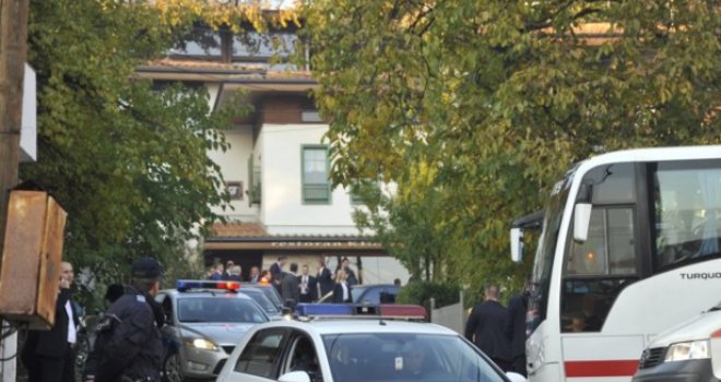 Delegacije Srbije i BiH ručale 'Kod Kibeta', Vučić oduševljen bosanskim specijalitetima