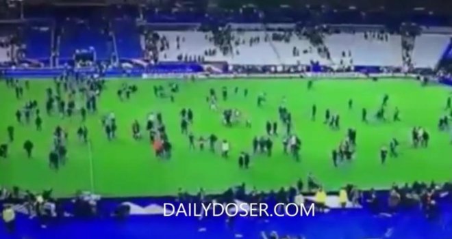 Panika na stadionu: Ovo je jezivi trenutak kada je odjeknula snažna detonacija