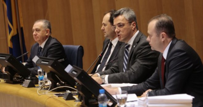 Dom naroda Parlamenta BiH izglasao smjenu Matanovića i Suljagića, devet od 12 delegata ZA