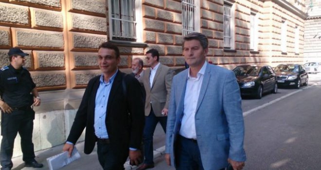 Da li će organi SDA prihvatiti Sarajlićevu ostavku?