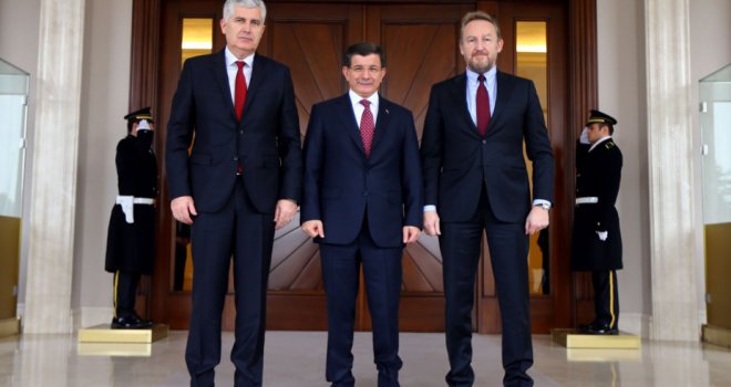 Članovi Predsjedništva BiH u Ankari se susreli s Ahmetom Davutogluom