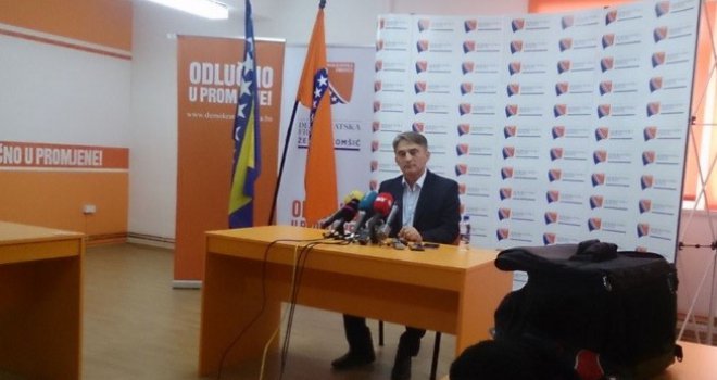 Komšić: DF će se baviti političkom situacijom, a ne pakujući jedni drugima! Ako to bude slučaj - onda bez mene!