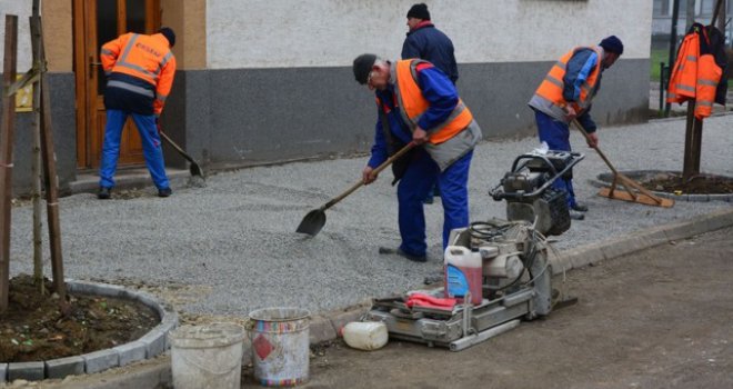 Najniža plaća u FBiH umjesto dosadašnjih 370 bit će 410 KM, satnica 2,31, a topli obrok osam KM