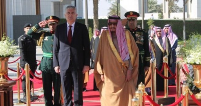 Avion delegacije Saudijske Arabije zbog magle nije mogao sletjeti u Sarajevo