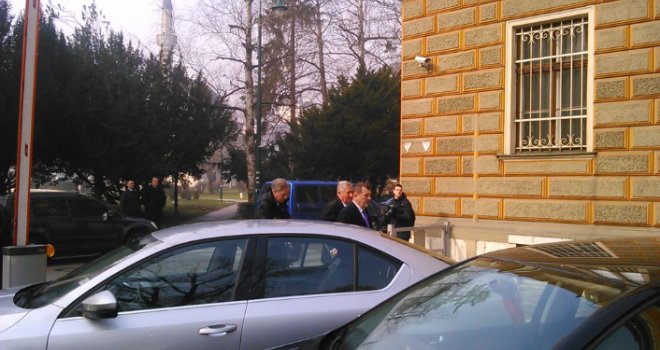 Počeo sastanak delegacija SDA i SBBBiH